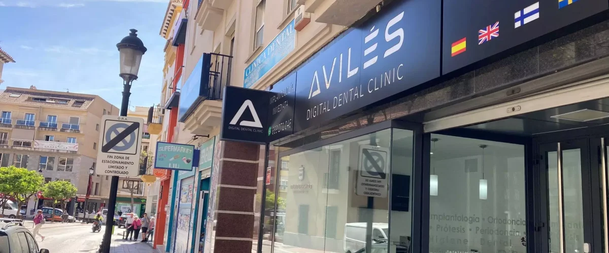 aviles-digital-dental-clinic-fuengirola Fachada de nuestra clínica dental Avilés Digital Dental Clinic Fuengirola, ubicada en camino de coin 5, recientemente abierta en el centro de la ciudad.